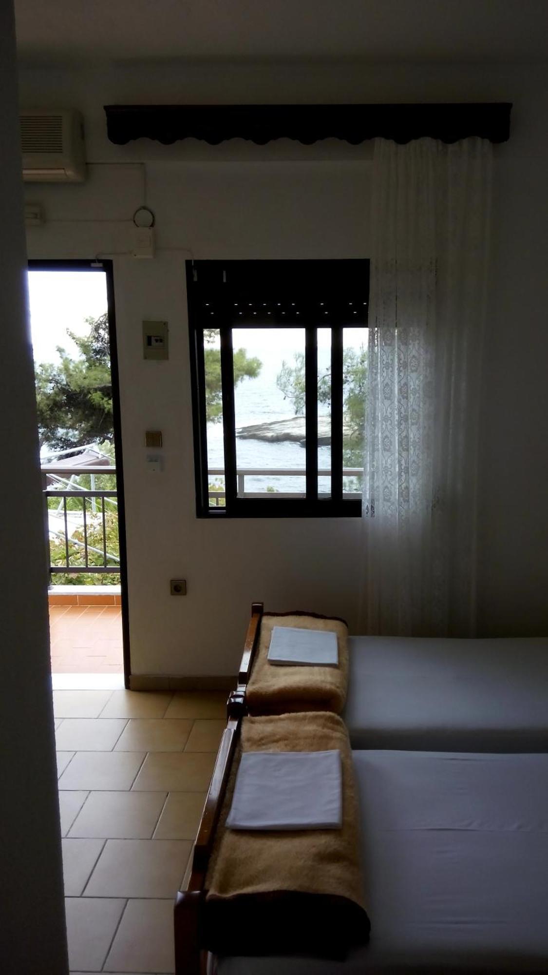 Gorgona Rooms Alikí Exterior foto
